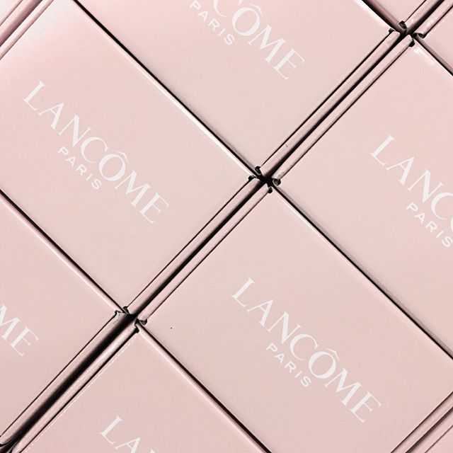 Influenster's tweet photo. 💫 @LancomeUSA's UV Expert Aqua Gel Sunscreen, Prime & Matte Primer, and Teint Idole Color Corrector are lightweight, versatile AND act as both skincare and makeup! We’re sending all 3 out in our latest Lancôme VoxBox. 🎁 Raise your hand🙋if you’re ready to #ProtectPrimeCorrect! https://t.co/K9YjgZHZOK