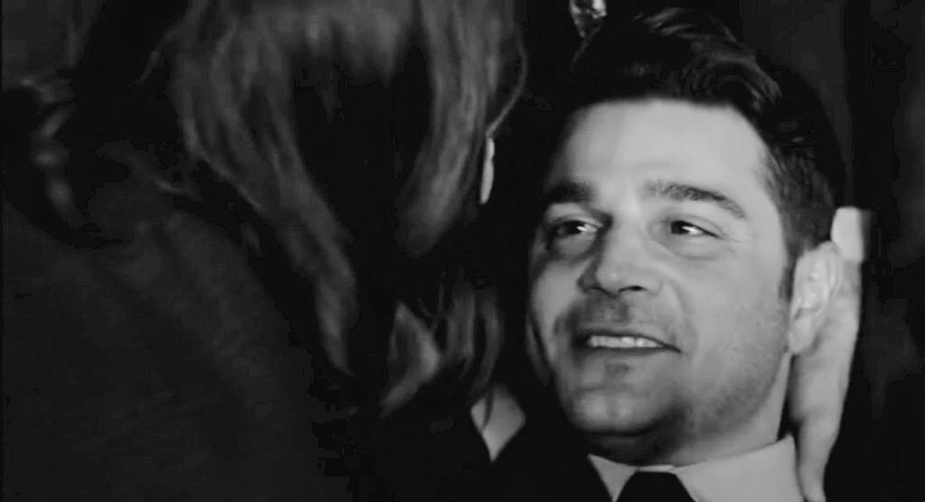 kingbutmad's tweet photo. Bu sana veda ederken son bakış, son gülücük..🌹
#söz #eyfet #meriçaral #buraksevinç https://t.co/yDLMi7K58C