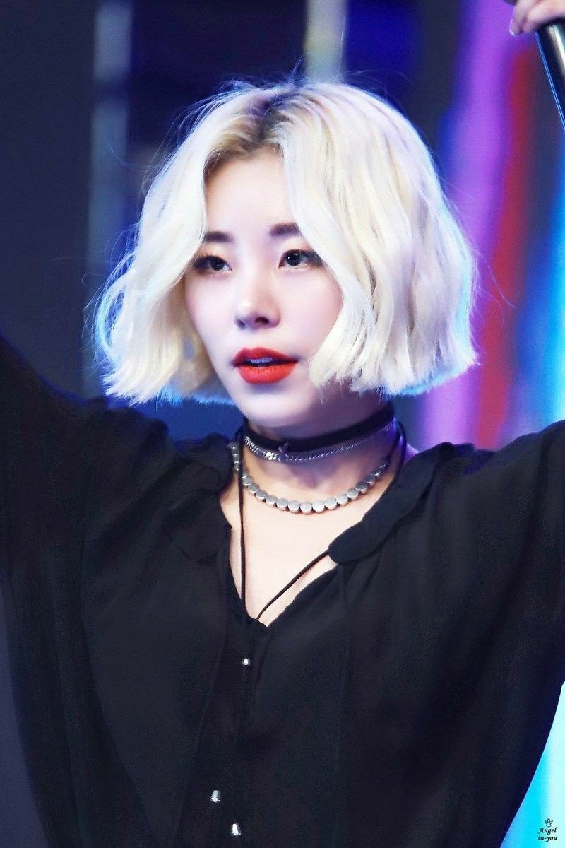 Хвиин. Хвин мамаму. Хвиин из mamamoo. Хвин мамаму. Хвиин.