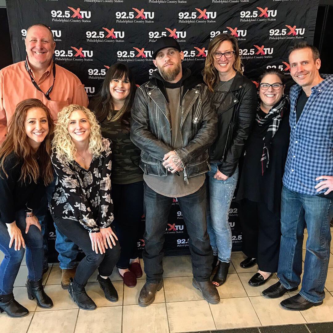 micKtini's tweet photo. He called me darlin’, took off his hat to acknowledge me laughing at one of his jokes and loves the name Jagger. @BrantleyGilbert I think I even gained an accent from being around you this morning. @925XTU #xtunation #925xtu #brantleygilbert #countrymusic https://t.co/1T0YP1xrdv