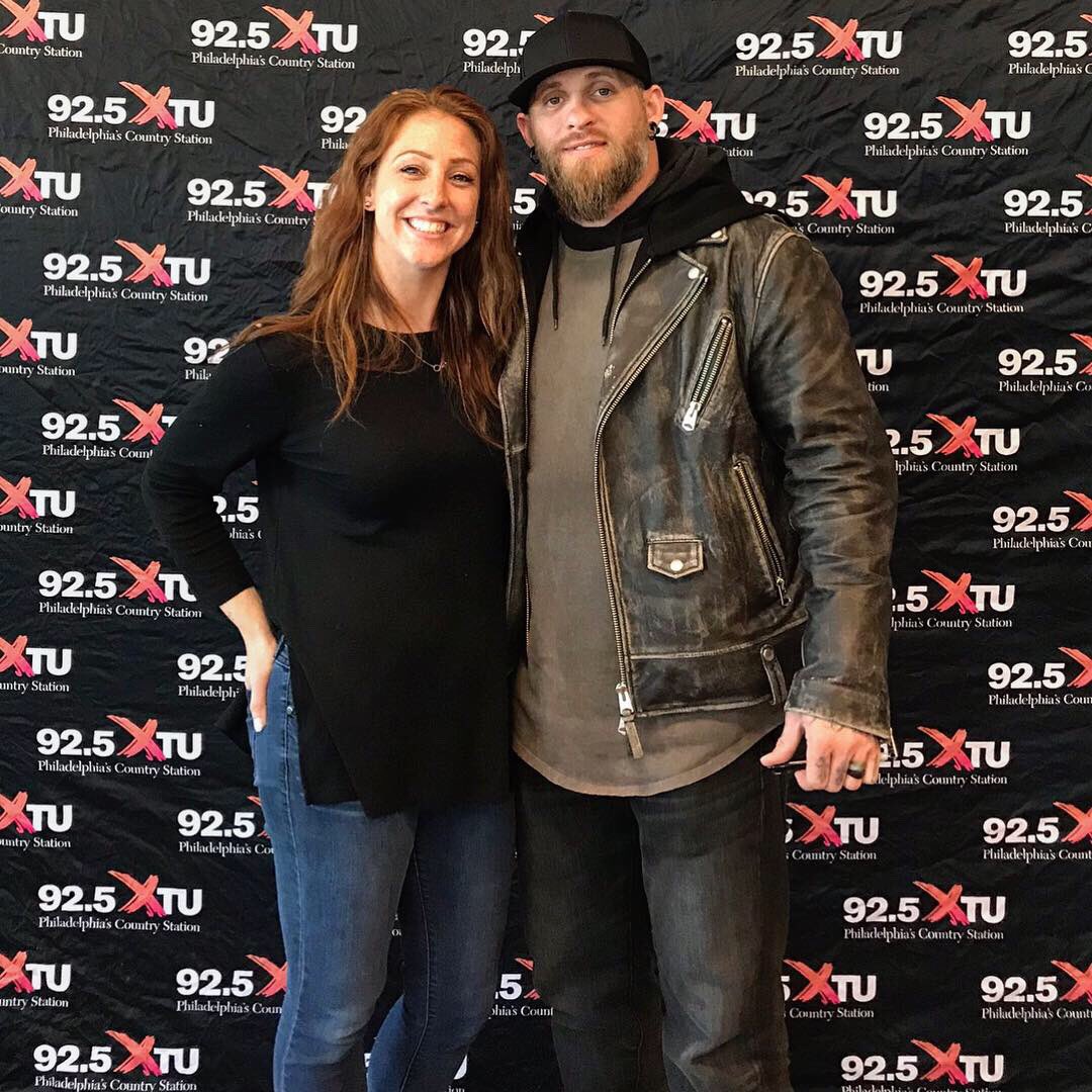 micKtini's tweet photo. He called me darlin’, took off his hat to acknowledge me laughing at one of his jokes and loves the name Jagger. @BrantleyGilbert I think I even gained an accent from being around you this morning. @925XTU #xtunation #925xtu #brantleygilbert #countrymusic https://t.co/1T0YP1xrdv