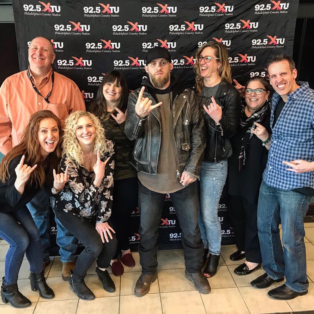 micKtini's tweet photo. He called me darlin’, took off his hat to acknowledge me laughing at one of his jokes and loves the name Jagger. @BrantleyGilbert I think I even gained an accent from being around you this morning. @925XTU #xtunation #925xtu #brantleygilbert #countrymusic https://t.co/1T0YP1xrdv