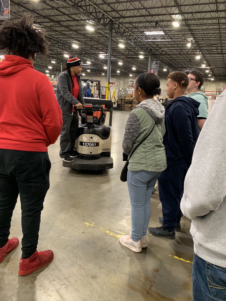 BrittanyHill84's tweet photo. Ss from @Waggener_JCPS on a tour of Coca Cola exploring various job opportunities!!! #MyFutureStory #KYGLEC #WEareJCPS #jobexploration @S_1Six https://t.co/fAjJxvW0wq