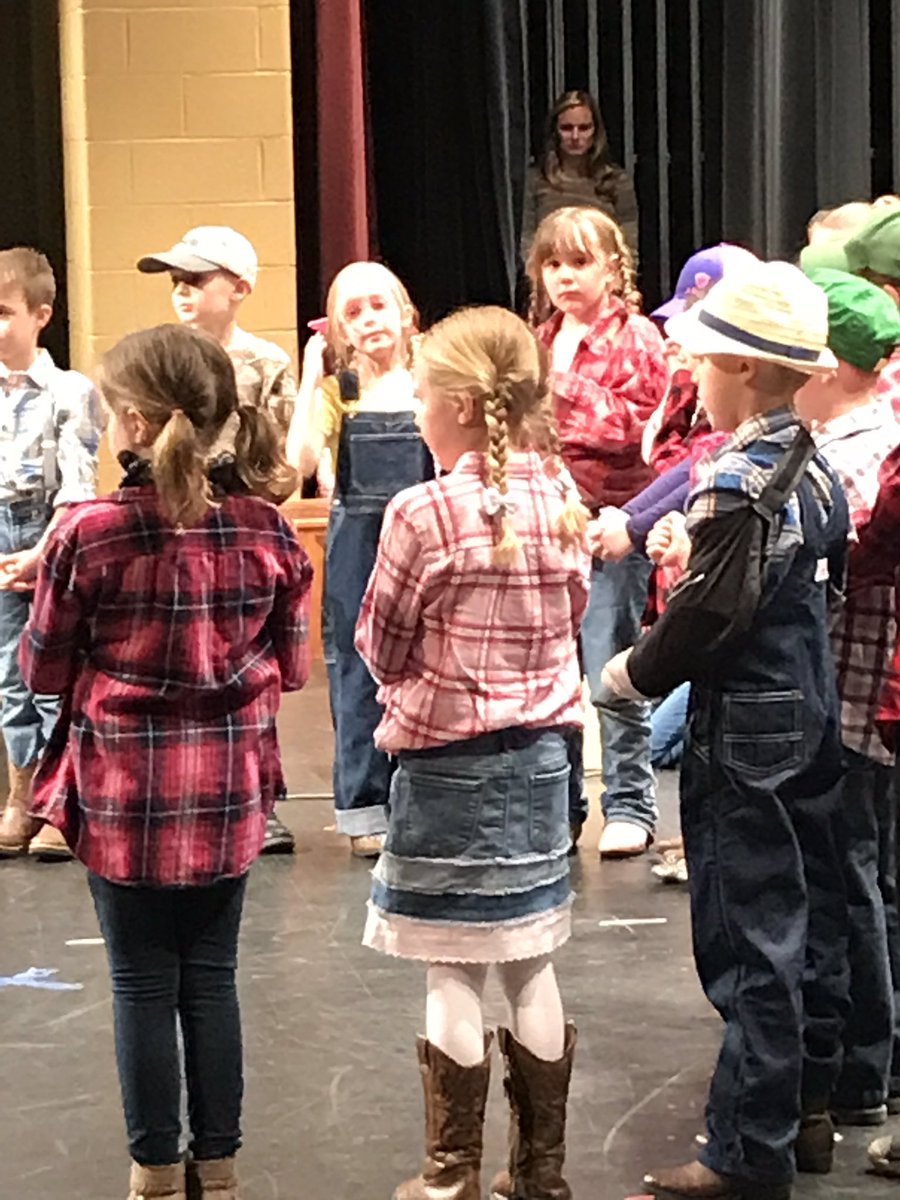 MrsQuanaCurtis's tweet photo. Awesome 1st grade Comcert tonight! #FunIn1Grade #Elda1stgrade https://t.co/AVlaBCL4h6