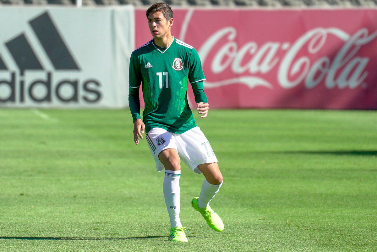 Julián Vázquez se identifica con el estilo de juego de 'Chucky' Lozano 