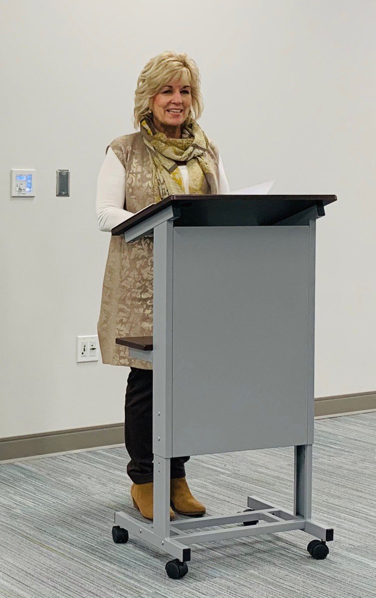belindakenley's tweet photo. My Favorite Poem Night at @washcentlibrary in honor of World Poetry Day. I read “If I should have a daughter” by Sarah Kay. #WorldPoetryDay19 #ihaveadaughter https://t.co/6hAVa1RSkZ