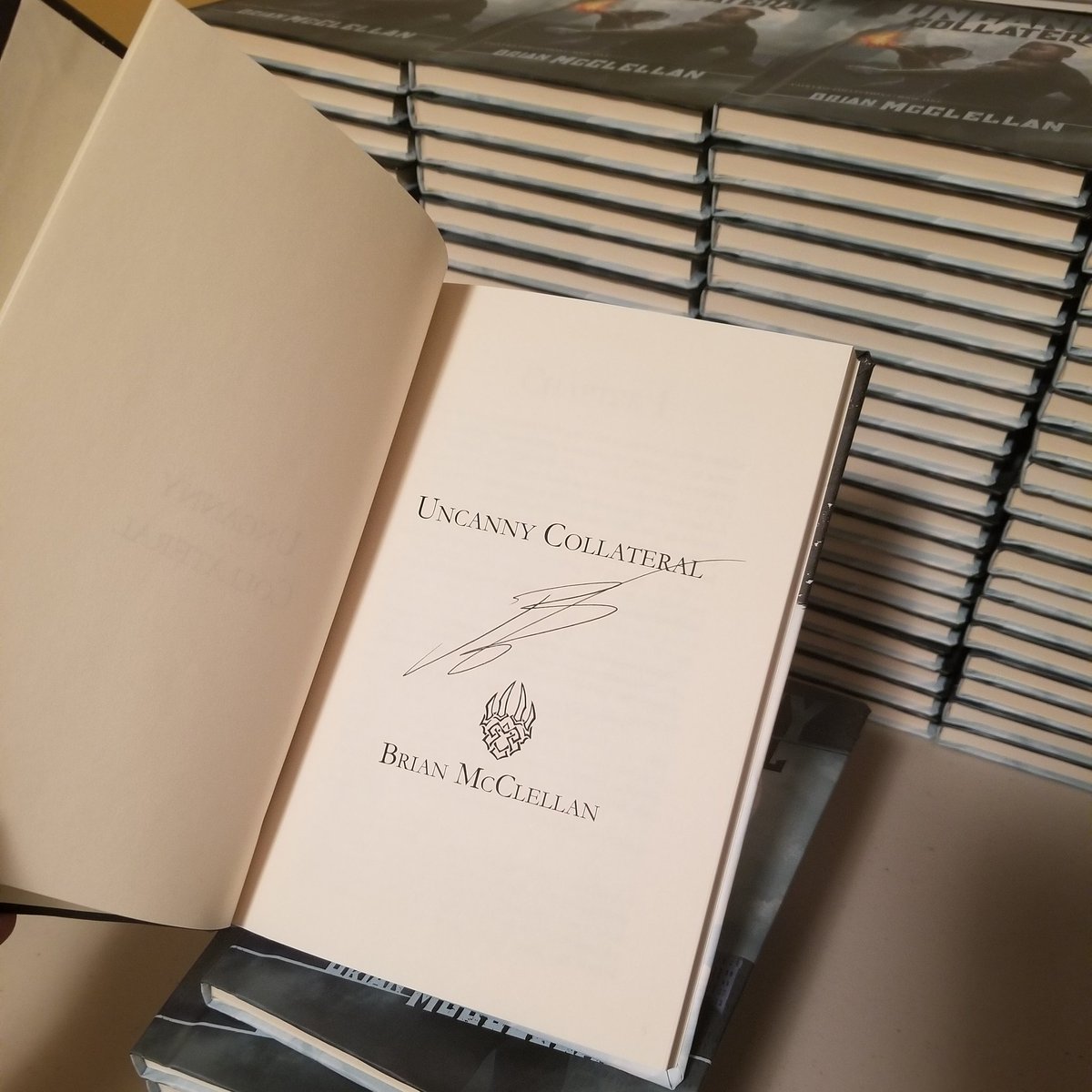BrianTMcClellan's tweet photo. Signing time!
.
.
.
#brianmcclellan #uncannycollateral #bookstagrammer #urbanfantasy #books https://t.co/rdLzenIQfy