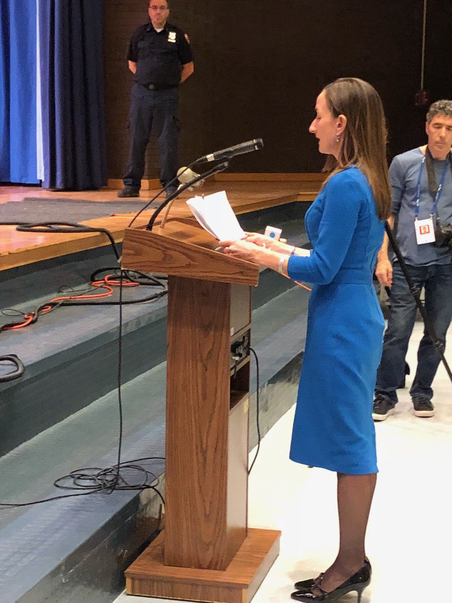 yft860's tweet photo. Supporting @YonkersSchools by speaking out strongly against the proposed charter school. #YonkersKidsMatter #FundYonkersFairly #NoMoreCharters @quezada1229 @RevPresidentYPS @edgarsantana @RcollinsJudon @YonkersScience @MrMontalvoEDU @FlorenceMcCue https://t.co/tTNPmIsrcz