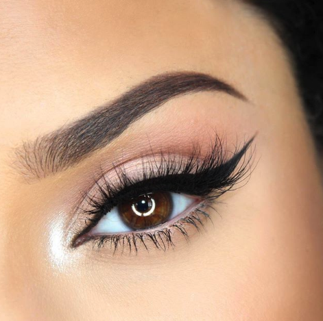 BenefitBeauty's tweet photo. Just wing it! 💗#makeupbymeggan lines & defines with our #rollerliner liquid liner, #rollereyebright pencil & #BADgal lash mascara! https://t.co/HfETdYKXXa