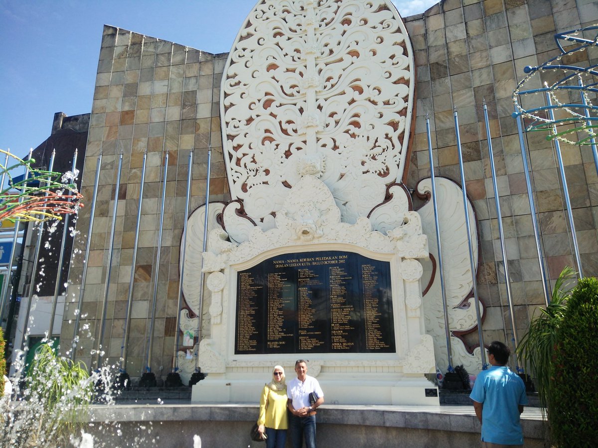 Balidriver12's tweet photo. Monumen bom bali 2002 legian ,#Bali #Indonesia #malaysia #singapore #Brunei #Jakarta #Batam #Medan #sulawesi #Bandung #Surabaya #lombok #irian_jaya #Palembang #Bengkulu #Jambi #Riau #travel #tour #thailand #malaka #paketberlibur #Monumentbombali
Keterangan whatsapp +6285220353414 https://t.co/tDSc1wmLc4