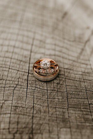 It’s #NationalProposalDay and we just can’t get enough of Ester &amp; Ernesto’s gorgeous ring combo thanks to <a href="/RobbinsBrothers/">Robbins Brothers Fine Jewelers</a> ! You can read their #lovestory on our blog today! wishuponawedding.org