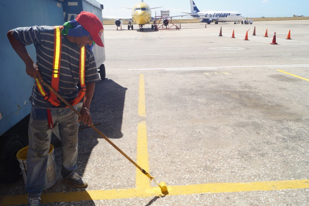baer_ve's tweet photo. En @BAERVenezuela mejoramos la infraestructura de nuestros espacios aeroportuarios ¡Seguimos avanzando! #GranMisionTransporteVenezuela @TransporteGobVe @tupamarohipolit @DrodriguezVen @MUSURRA https://t.co/8tjb66imff