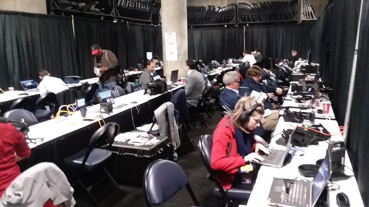 BrettAllbery's tweet photo. Our little workspace. #GoZags https://t.co/Jp7rfQS9Ja