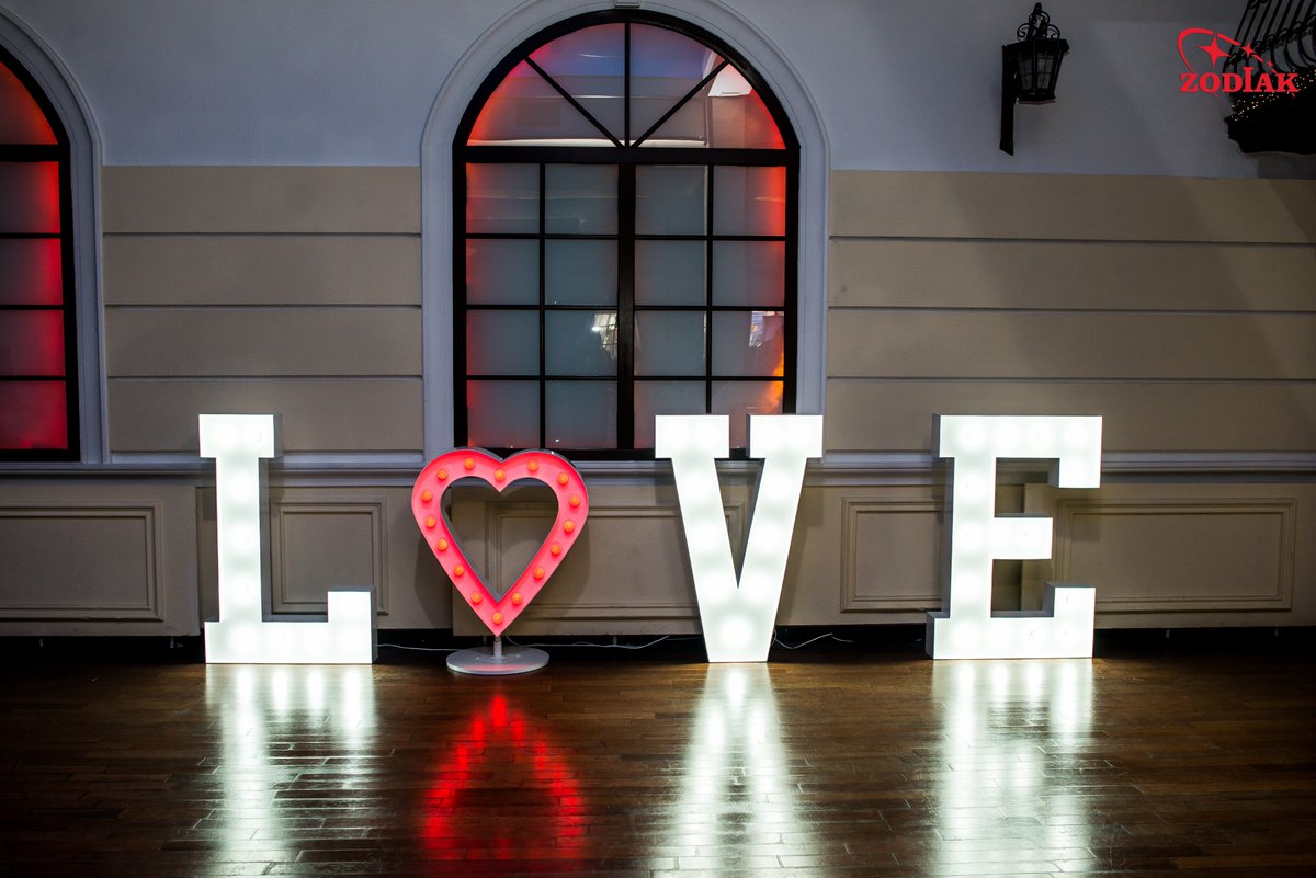 MIłość, miłość, miłość... 
Posiadamy wolne terminy weselne na rok 2019 i 2020! 
 Zapraszamy do kontaktu! :)