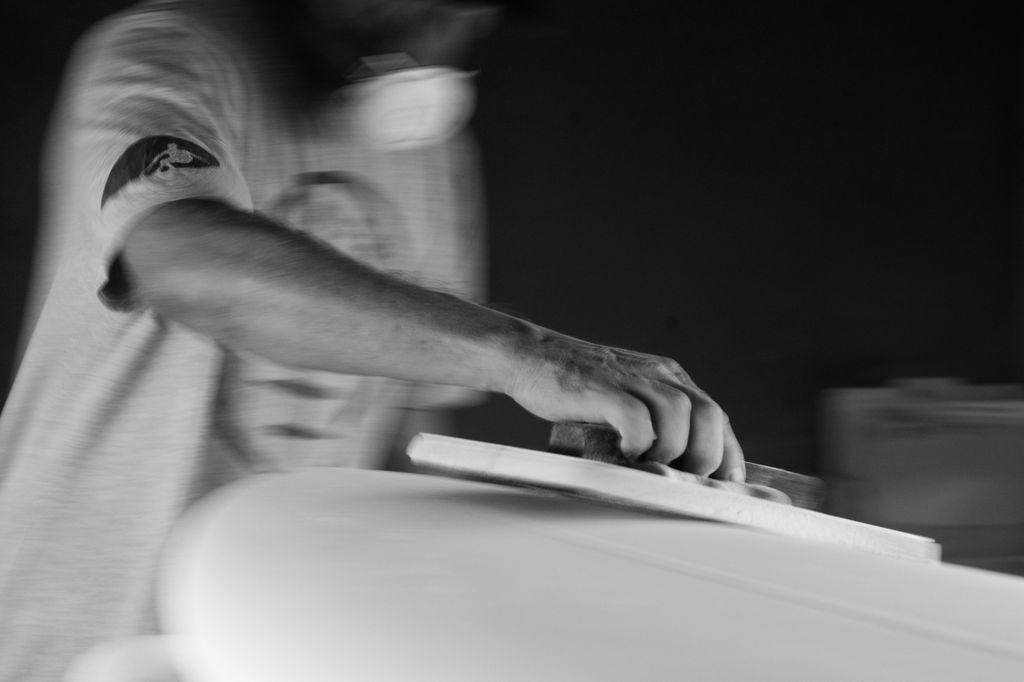 EricArakawaSurf's tweet photo. Precision and speed.

PC: @shannnoncav
#arakawasurfboards #performance #shaping #oahu #bw https://t.co/nV5tYgLf63