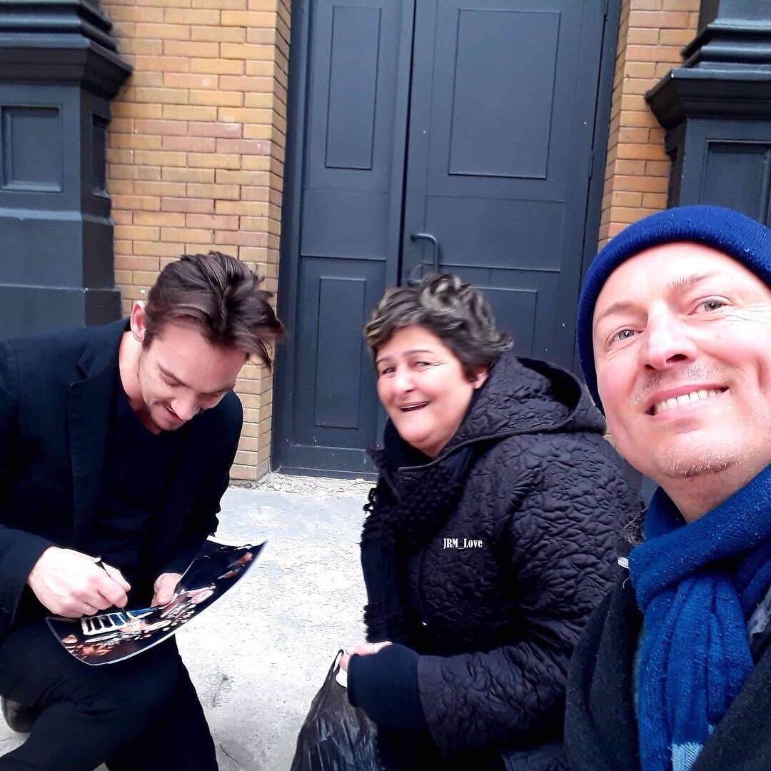 JRM_Love's tweet photo. #JonathanRhysMeyers fan photos.
The dreams come true!!! The most lovely,gentle,sensitive,talented man I have ever seen!!! God bless you J ❤️❤️❤️ https://t.co/H2nrc9Mib5