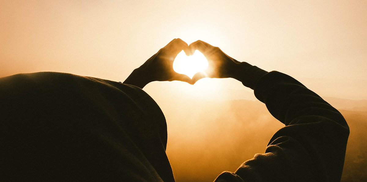 paydirtapp's tweet photo. Starting a freelance business is more about relationships than being “the best.” Why you should stop comparing yourself to other freelancers and 5 other tips. https://t.co/bNKCPYesyX #freelance #advice https://t.co/Enqkt18zKe