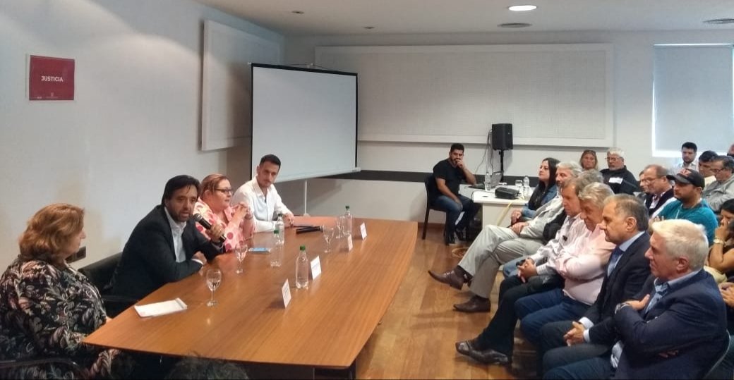 GobLocalesDes's tweet photo. #AHORA En el panel de Justicia exponen @mariasduval, María Belén Fernández, @gracepenafort y @aJulianAlvarez. #GobiernosLocalesLanús #GobiernosLocalesPBA https://t.co/gZaoFGIjms