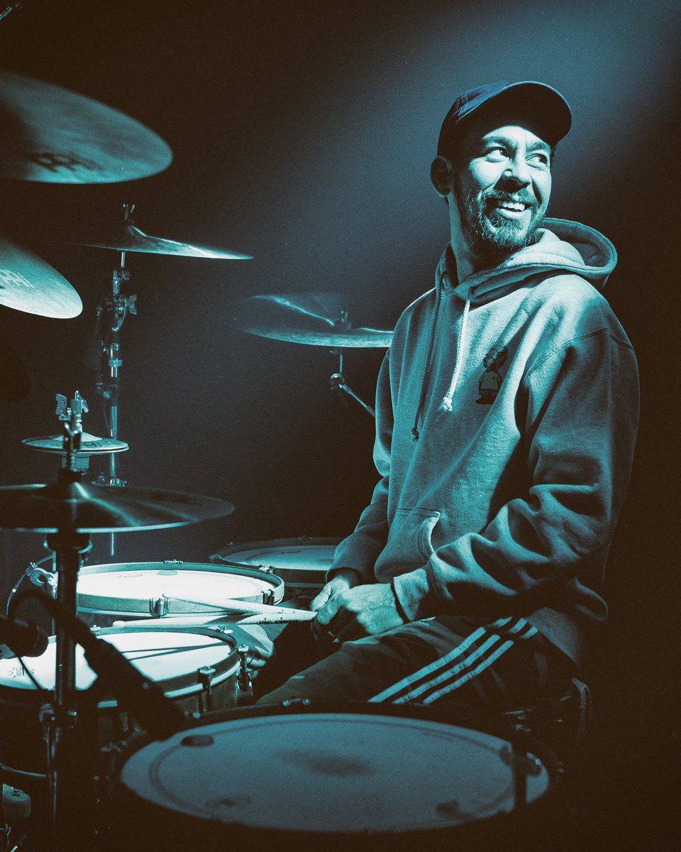 mikeshinoda's tweet photo. Thanks for the drum lessons @mayodrummer #posttraumatictour https://t.co/pCVHYQUCkv