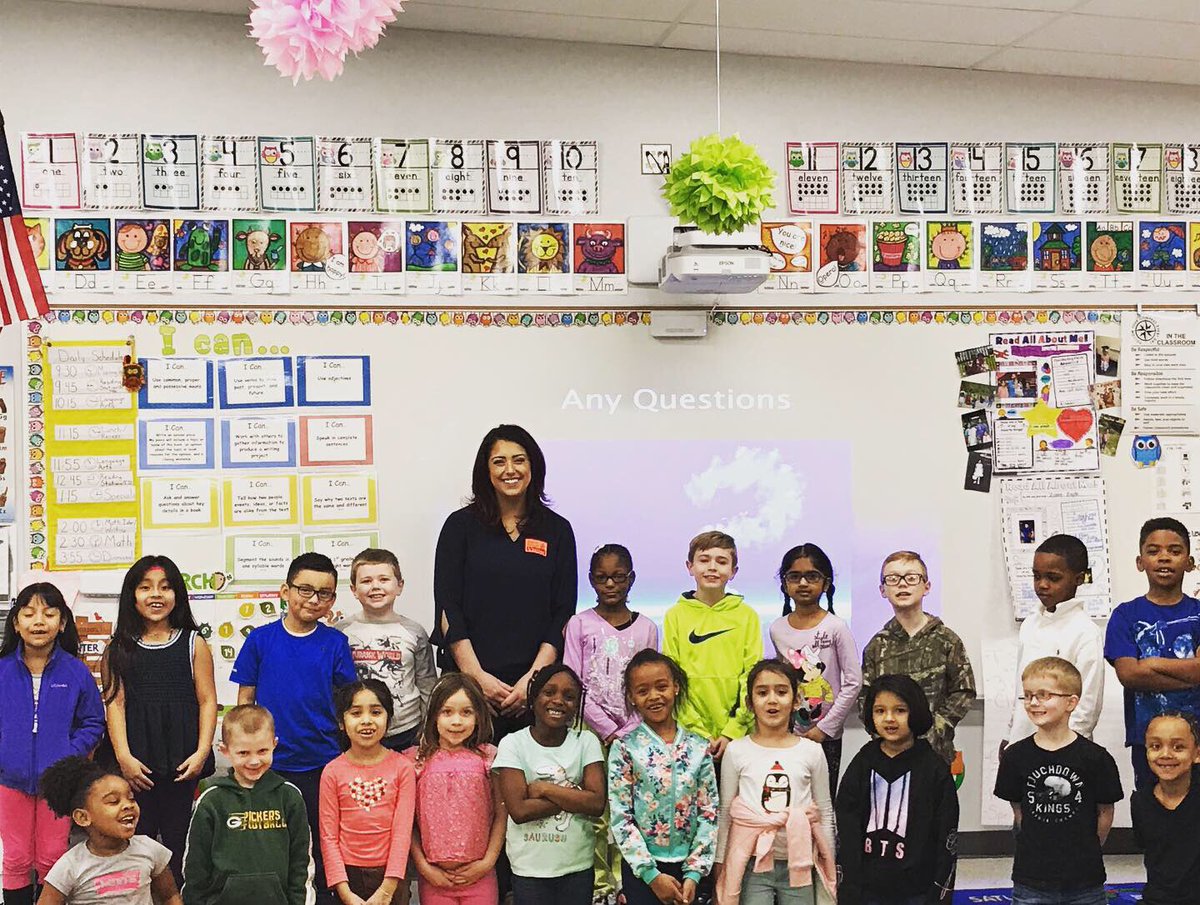 FOX19Catherine's tweet photo. Today I visited these first graders from #CompassElementary. We talked about weather safety and of course the first day of Spring! π« βοΈβοΈππͺ @FOX19 https://t.co/pDWeLc8QA6