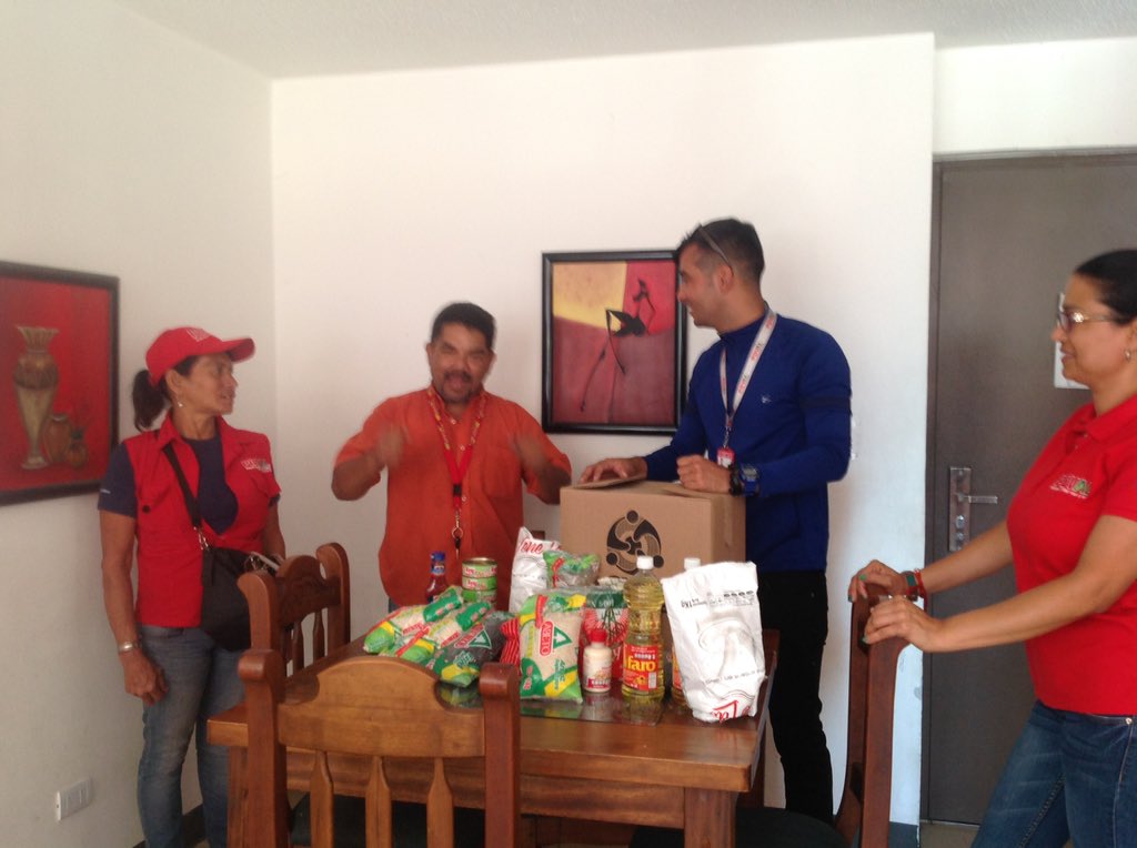 PDVAL_OFICIAL's tweet photo. En articulación con los @CLAPOficial, el Gobierno Bolivariano y el sector privado beneficiamos a más de 16Mil personas que conforman más de las 4Mil Familias, que hacen vida en los Urbanismos @Minhvi_Oficial de Ciudad Tiuna. #PuebloUnidoJamásSeráVencido https://t.co/YgZFe1eHfU