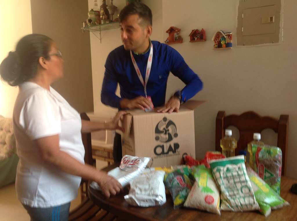 PDVAL_OFICIAL's tweet photo. En articulación con los @CLAPOficial, el Gobierno Bolivariano y el sector privado beneficiamos a más de 16Mil personas que conforman más de las 4Mil Familias, que hacen vida en los Urbanismos @Minhvi_Oficial de Ciudad Tiuna. #PuebloUnidoJamásSeráVencido https://t.co/YgZFe1eHfU