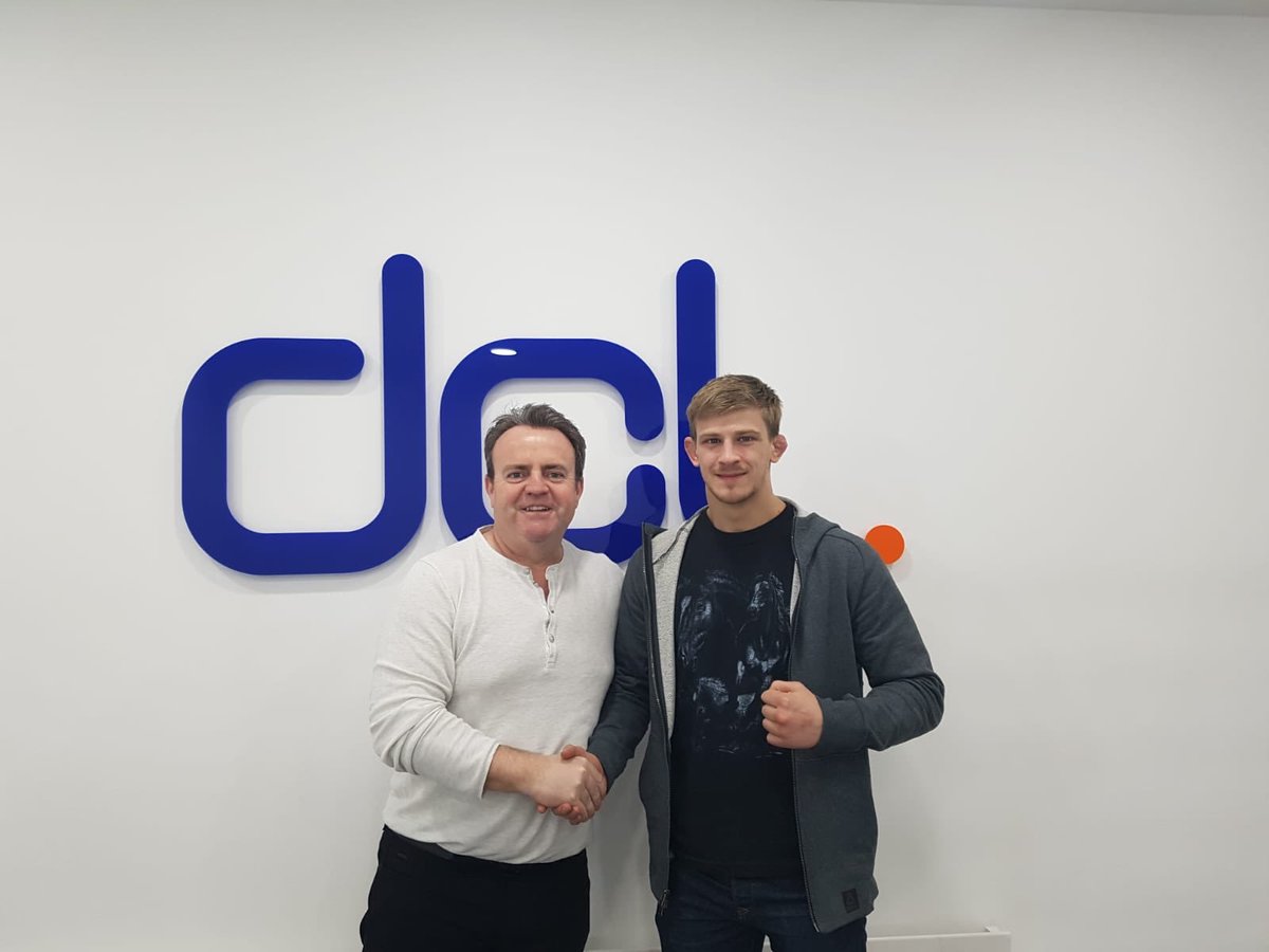 Philcun69's tweet photo. What a Champ! ⁦@Arnoldbfa⁩ now 5-0 in the ⁦@ufc⁩ following Saturday ⁦@TheO2⁩ , still finds time to call in and see us ⁦@DCLsocial⁩ , thanks to ⁦@stonesportsmgt⁩ #properchamp! https://t.co/RxyOfsLdx8