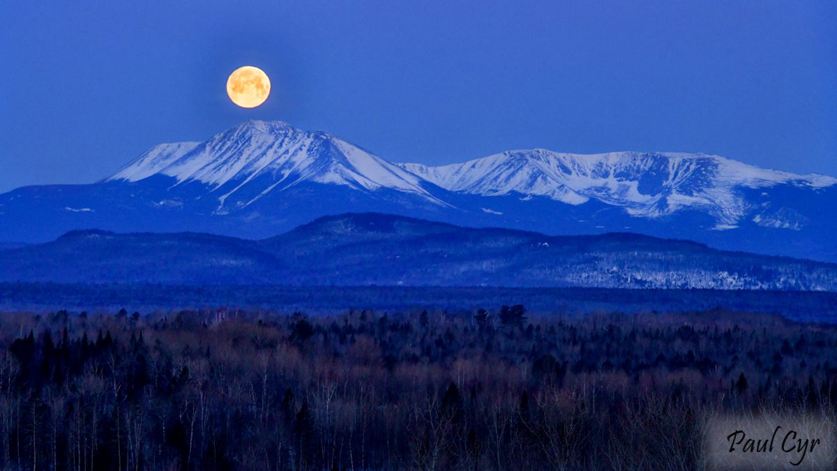MagazineofMaine's tweet photo. We don’t care how many times we see #PaulCyr’s captures of the moon over #Katahdin, they always leave us in awe! 🌕 ⛰

📷  #PaulCyrPhotography https://t.co/qeK5WM7Sw9