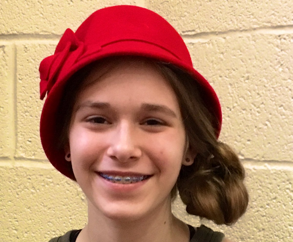 TheatreMiddle's tweet photo. Kathy Seldon here... Anybody know a director looking for a new star?  I’m hoping to find something in the Hollywood area, but will relocate for the right role. Plenty of dance and performance experience!  DM for resumé and headshots. #nycbound #leadinglady #singingintherainjr https://t.co/0JWq3BEBTA