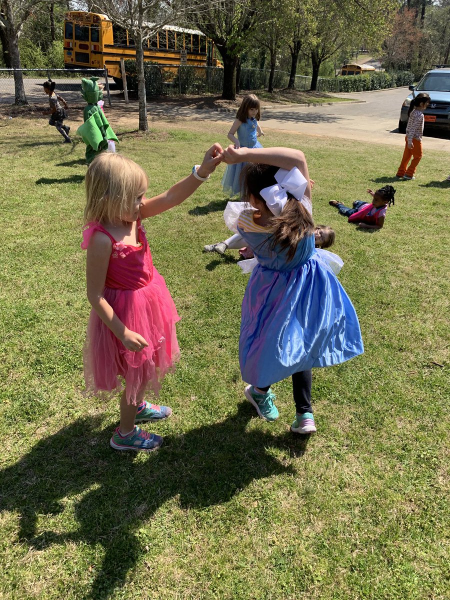 K_BPES's tweet photo. We had such a fun time at the Fairy Tale Ball this afternoon! @BluffParkElem https://t.co/foXOxhemy1