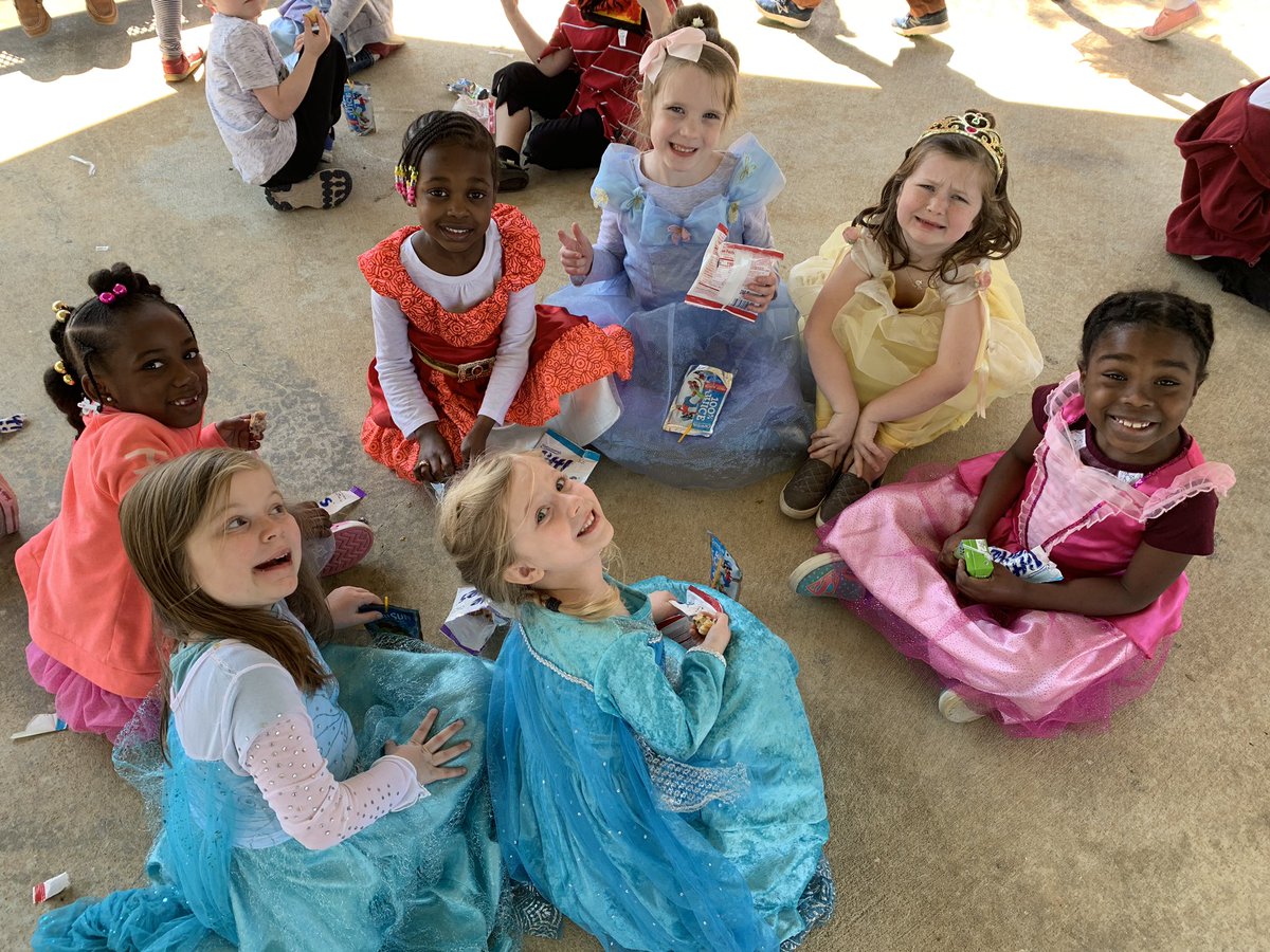 K_BPES's tweet photo. We had such a fun time at the Fairy Tale Ball this afternoon! @BluffParkElem https://t.co/foXOxhemy1