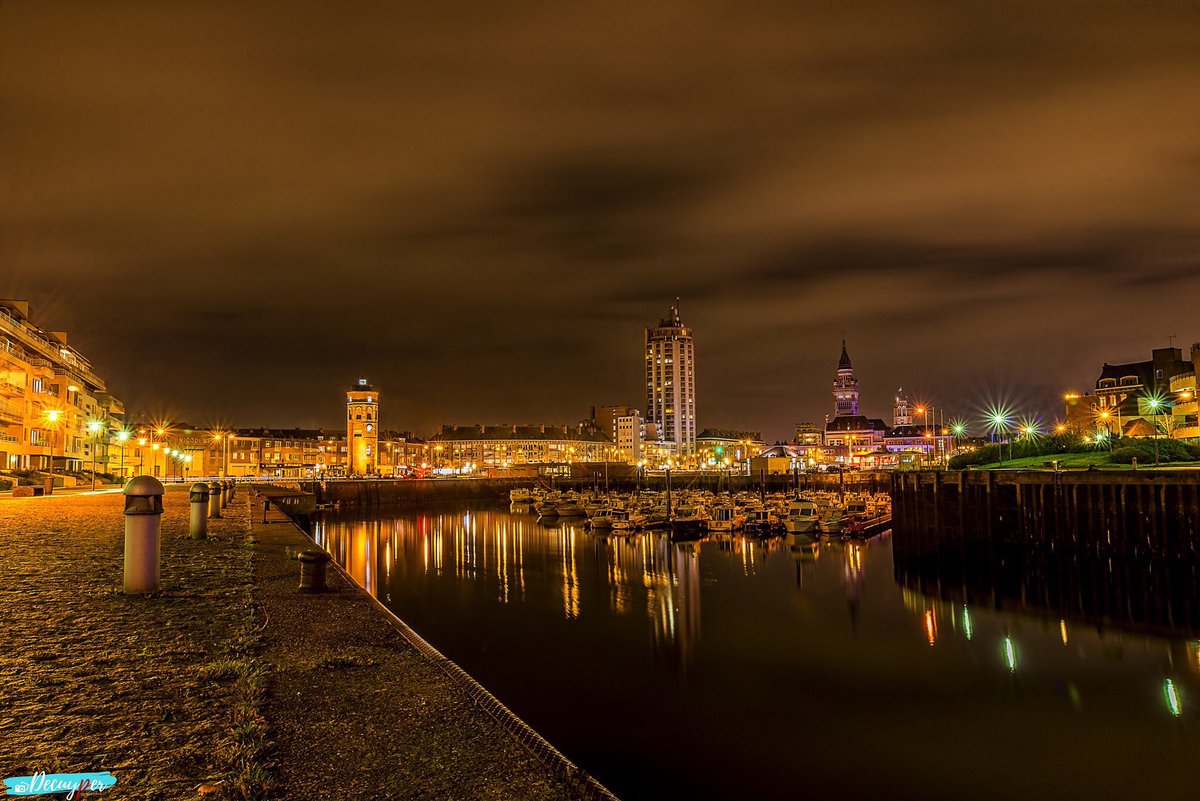 FredDecuyper's tweet photo. Dunkerque by night #Dunkirk @Dunkerque #photo #port https://t.co/EtPVo3hK85