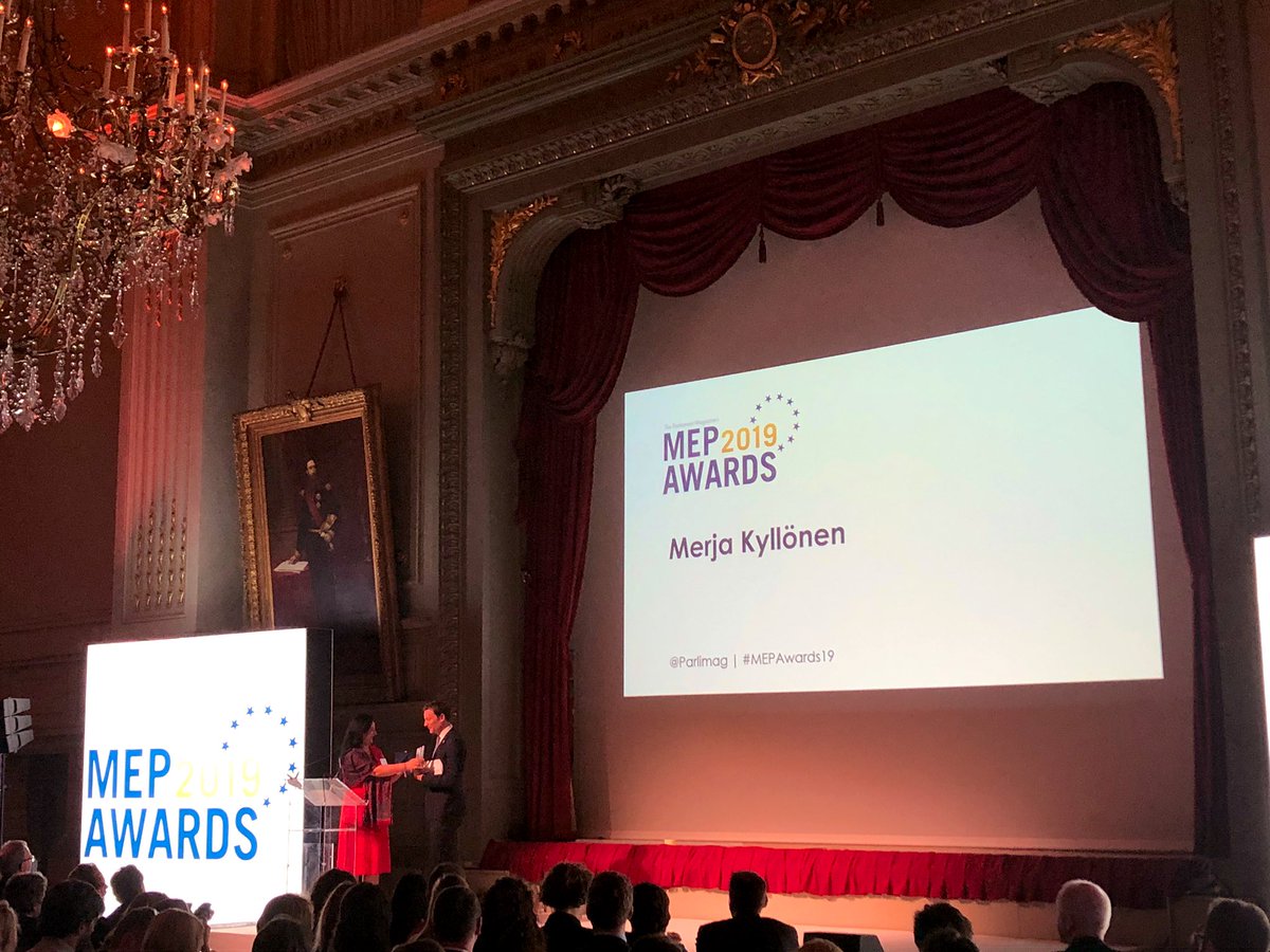 dodseupolintel's tweet photo. 🏆 #MEPAwards2019 Congratulations to @KyllonenMerja 🇫🇮🇪🇺 for winning the #Transport award, recognising her work on #postingofdrivers, #MaaS, #publictransport &amp; #decarbonisation of the transport sector! #womenintransport @GUENGL https://t.co/GOqFeJeji4