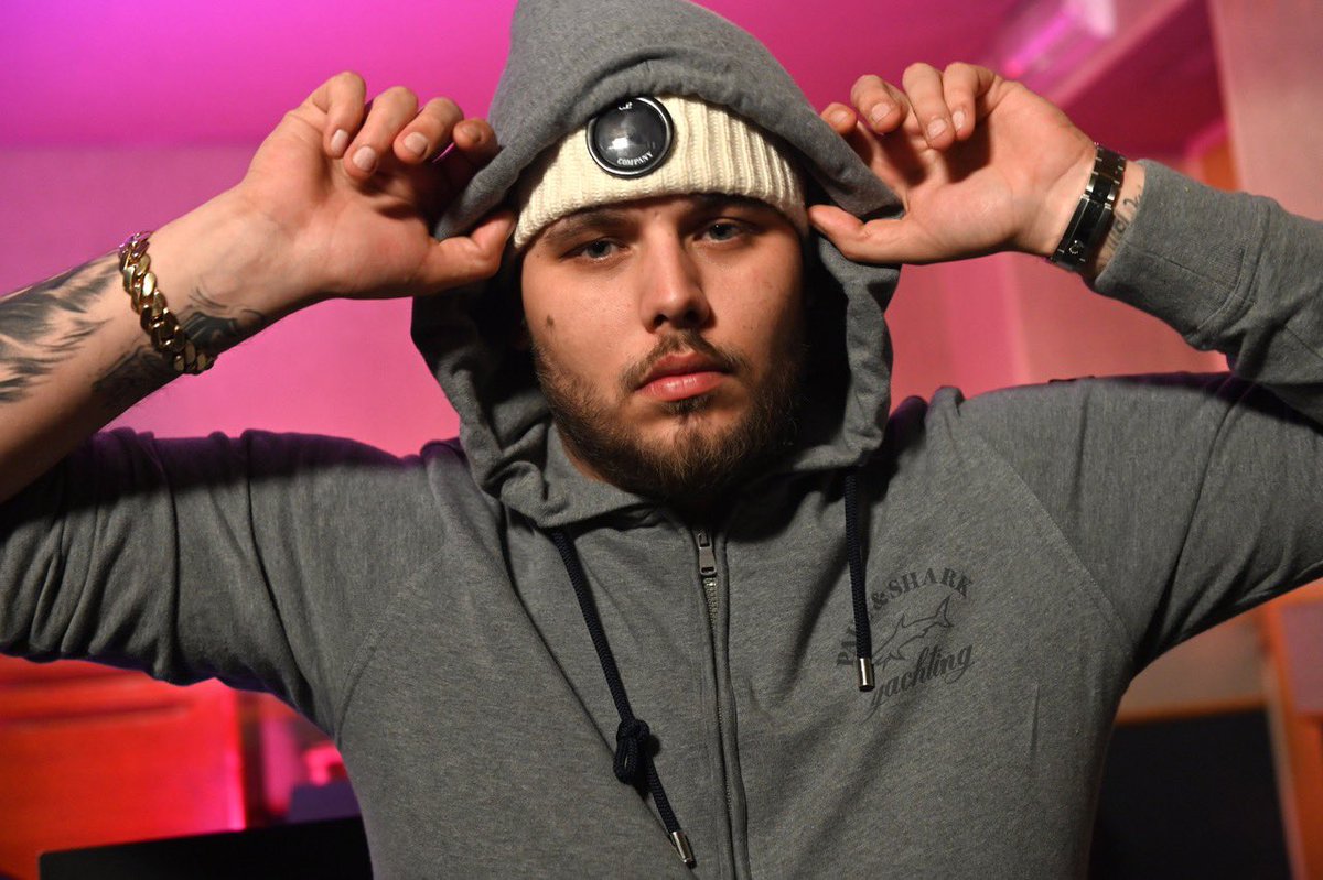 Tune into @AnnieMac on <a href="/BBCR1/">BBC Radio 1</a> @ 8pm. <a href="/Jaykae10/">Jaykae</a> is broadcasting live from the legendary Maida Vale Studios joined by special guest @RealHamzaa
