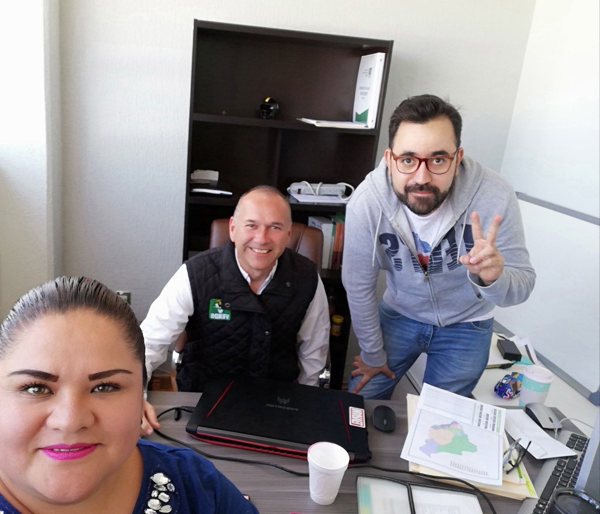 MiryTurista's tweet photo. ¡Para hacer un buen trabajo se requiere de un gran equipo! Trabajando andamos, planeación y estrategia territorial. ✌️💚
#Naucalpan
#VerdesTrabajando https://t.co/GBOrxwgKLt
