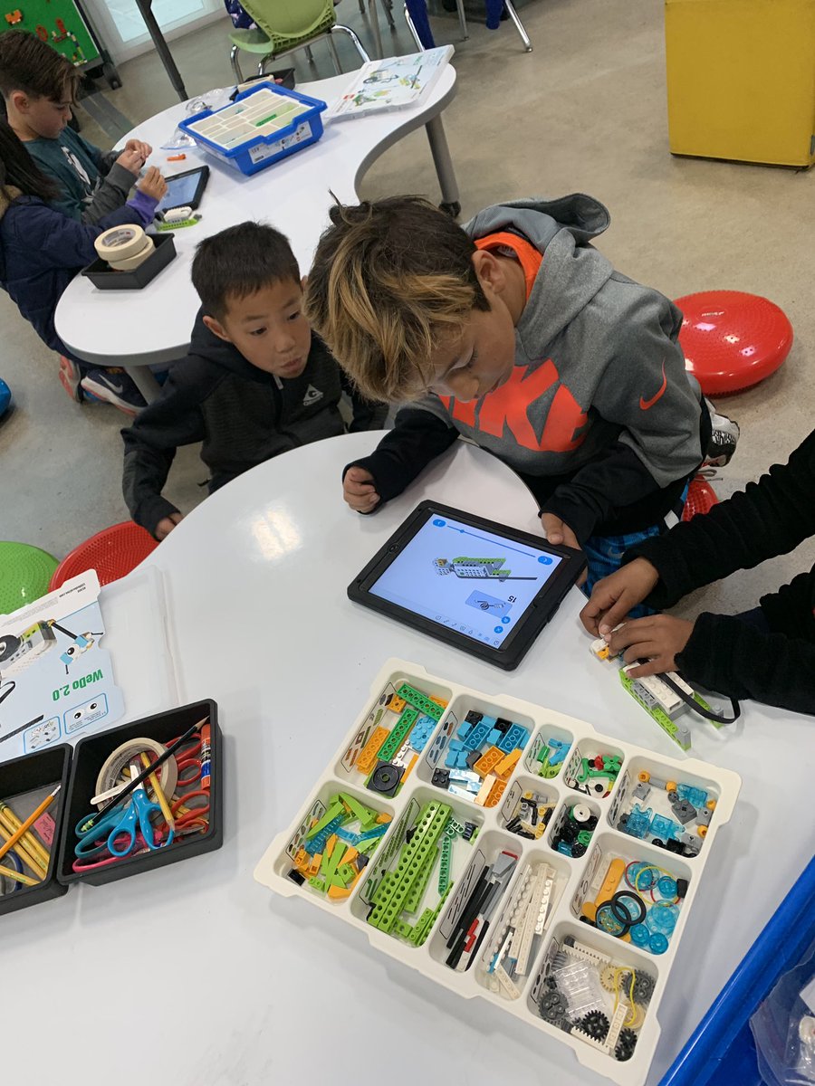 MrsKChia's tweet photo. 1st Graders + LEGO building robots? Yes please. LEGO WeDo Part 1 w/@COlveraCarlton ... can’t wait to see what you’ll program next! #LegoWeDo @legoeducationpk #MakerSpace #carltonUSD #usdLearns #legoprogramming https://t.co/ZljS0crBUx