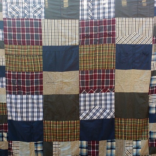 tsoyptc's tweet photo. Practical textile piece by @radfordmakesart . THE PAST IN THE PRESENT, upcycled bed coverlet constructed from client's own clothing. Cotton &amp; poly-cotton. One-of-a-kind. #radfordmakesart #textiles #madebyhand #commission https://t.co/Tr6Sx3tCtR https://t.co/8iv5h87rgH