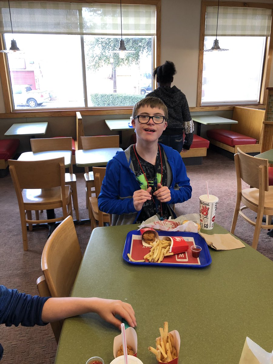 masseySSS's tweet photo. This guy ordered his lunch independently using is coreboard! #teamlhjh #sayitmorewithcore #RISDSLP @AdamWeimerSLP https://t.co/qhkq5us3z6