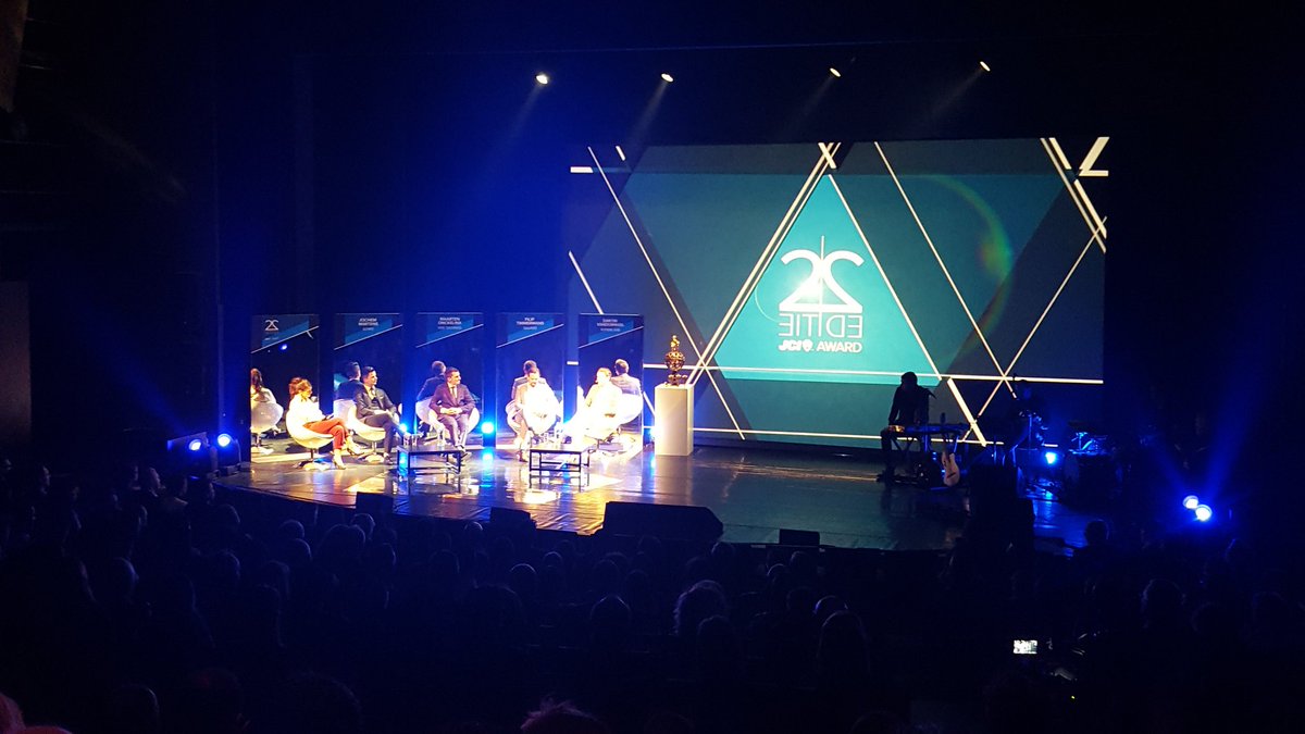 vkwlimburg's tweet photo. And the winner is...Filip Timmermans van Skilpod.
Proficiat! Ook aan de 3 andere genomineerden. Allemaal rolmodellen voor jonge ondernemers.
#jci #jciaward #OndernemenVersterktLimburg
@Skilpod https://t.co/fn8OqUp5yy