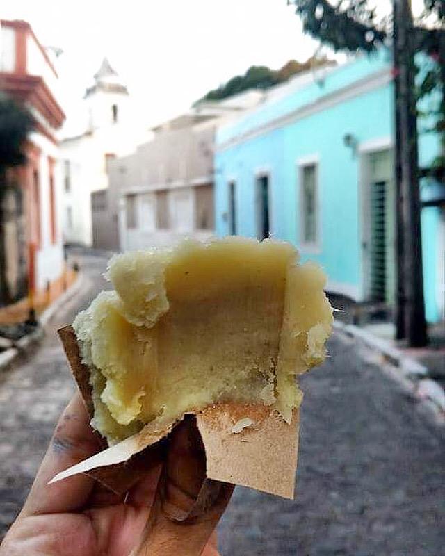 recifeordinario's tweet photo. “É côco, batata, goiaba, amendoim e banana!” Quando eu era criança e ouvia o cara gritando isso eu ficava doidinho atrás de mainha pra comprar esse doce pra mim!
Na minha rua a gente chamava de japonês, mas cada lugar tem um nome diferente!

#recife #olinda #docejapones #delicia https://t.co/tcWUpi6O2m