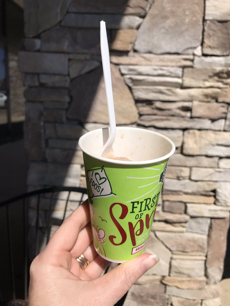 GroggJill's tweet photo. Brookie dough! Free ice at Rita’s!!! #RitasFirstDayOfSpring https://t.co/mkXCA9Km55