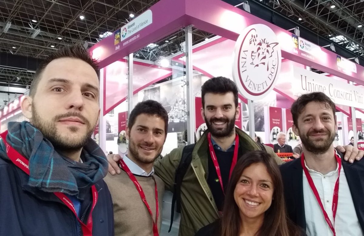 PgFerrarese's tweet photo. Il business internazionale del settore vinicolo si incontra a @ProWein : Giovani di Confagricoltura Verona presenti! 
#GiovaniDiConfagricoltura #Verona #Prowein2019 #ViaggiarePerCrescere #ViaggiarePerVincere https://t.co/o3i46QuERl