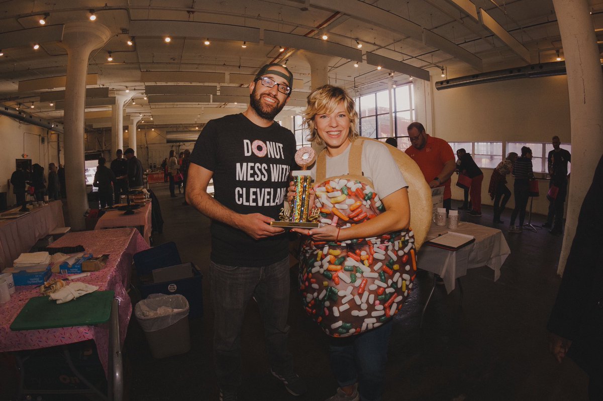 RedSpaceEvents's tweet photo. Donut mess with Cleveland…or this year’s @DonutFest Crowd Favorite, @Brewnuts! 🍩🙌 #RedSpaceEvents
Photo: @Churkh https://t.co/hg3ZJh6tO7