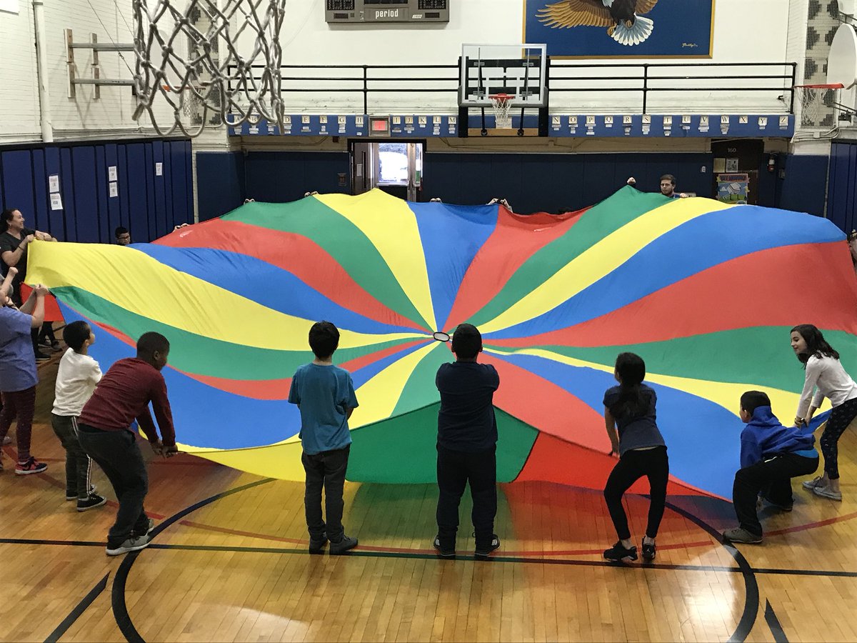 IrvingBerwynPE's tweet photo. Students today had a blast during our parachute activities! Teamwork, communication, and cooperation make for a successful class (and parachute)! #physed #motivation #irvingpride #fit #fitness #wellness #health #healthy https://t.co/Y0RGWB9g4c