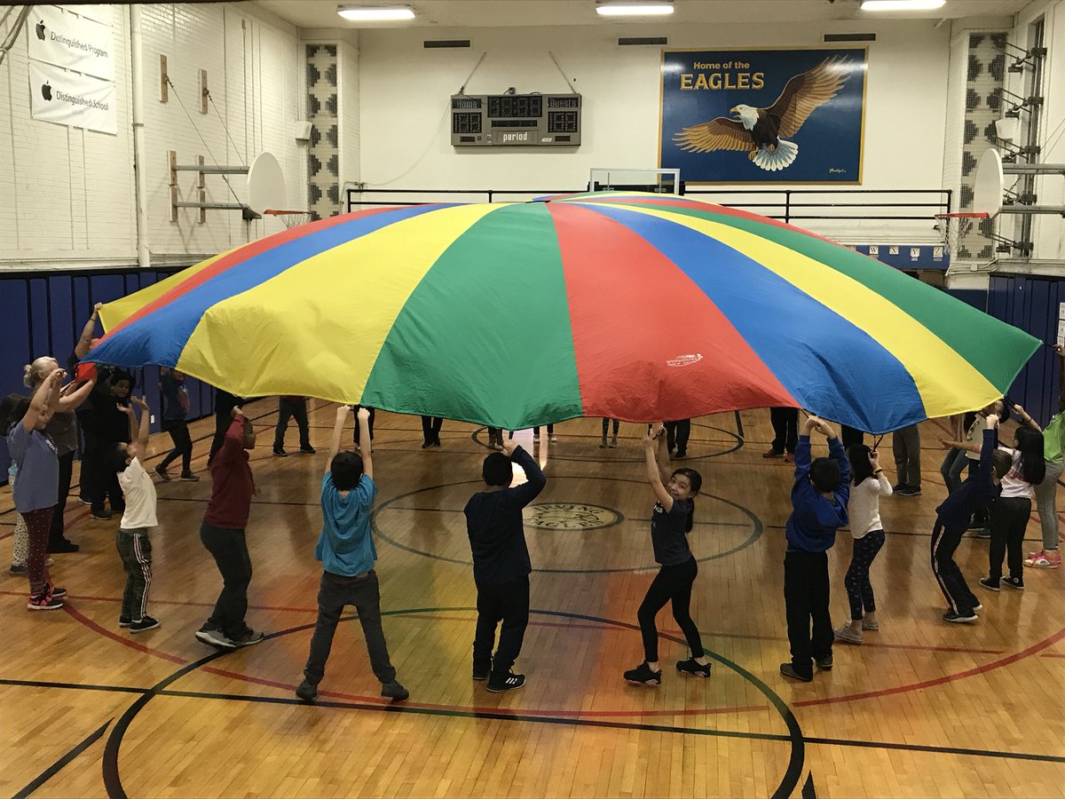IrvingBerwynPE's tweet photo. Students today had a blast during our parachute activities! Teamwork, communication, and cooperation make for a successful class (and parachute)! #physed #motivation #irvingpride #fit #fitness #wellness #health #healthy https://t.co/Y0RGWB9g4c