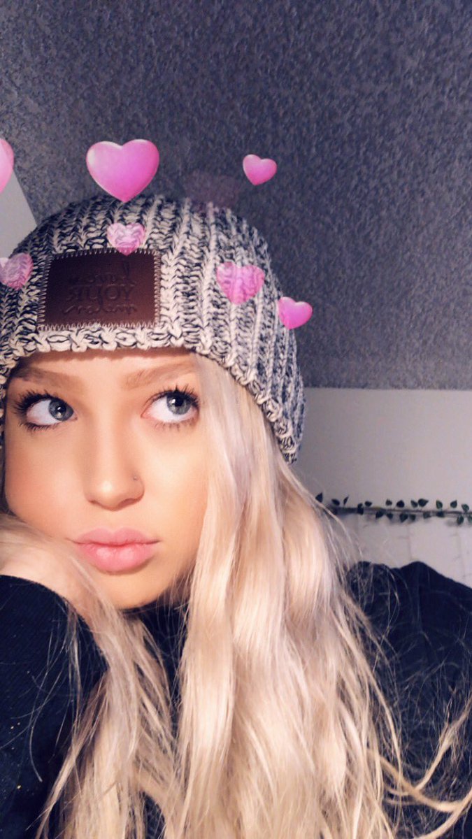taliiiiaaaa's tweet photo. just wanted to remind y’all that my best friend is HOT https://t.co/mIXKi2ZAvY