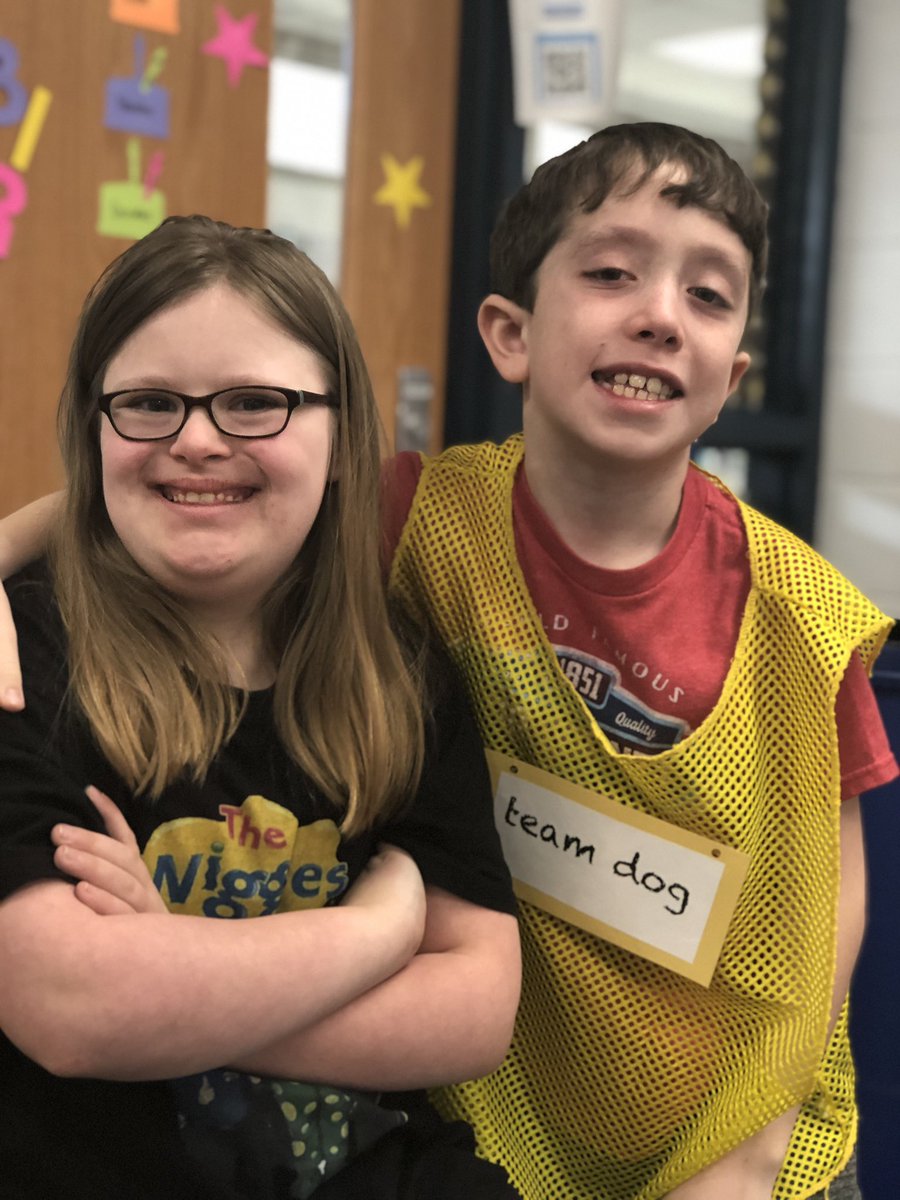 KusicielFourths's tweet photo. Our #IditaChallenge was inside, but it didn’t matter. These #FearlessFourths still had smiles through the challenges. Rain or shine @AHSD25Olive #room96 perseveres just like mushers in the #Iditarod! #d25ItsPersonal https://t.co/zBlpDegFaq