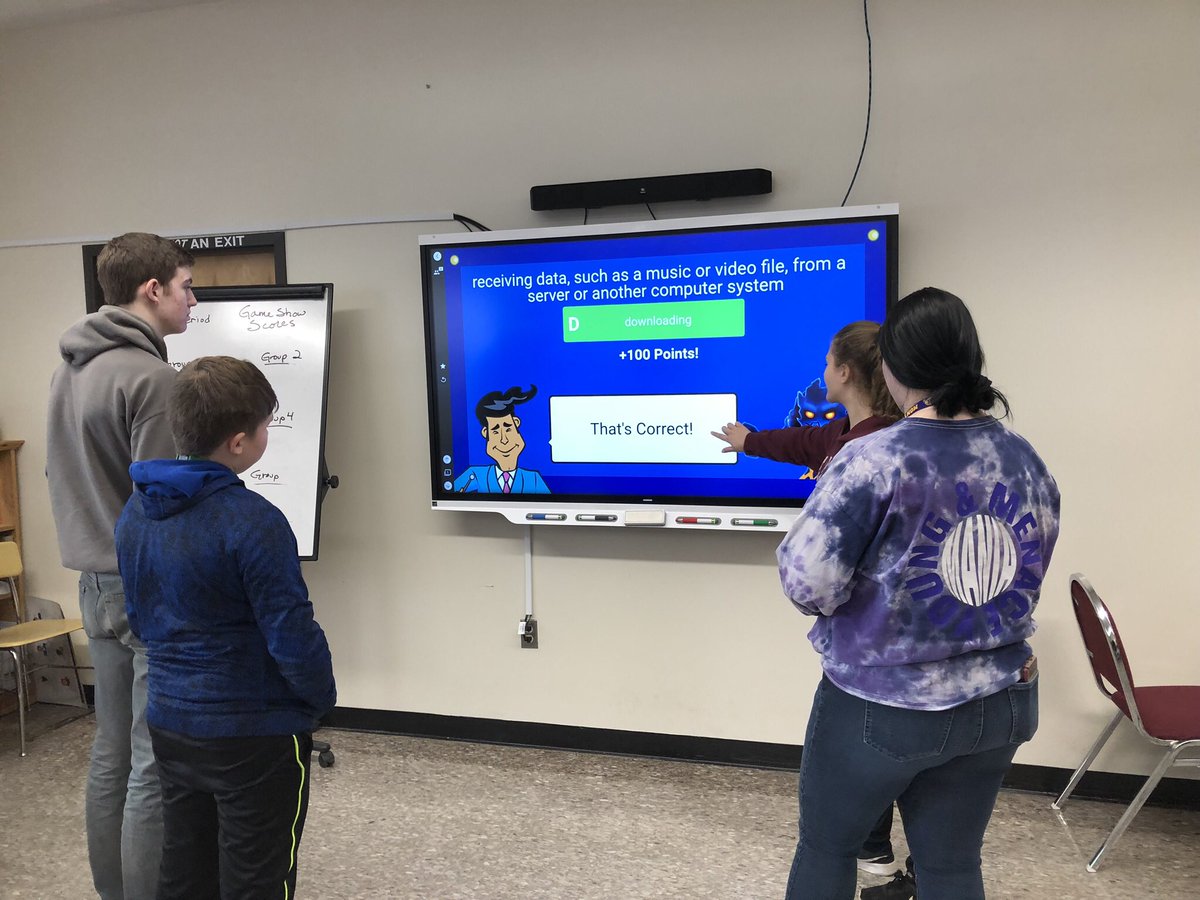 EllenGammel's tweet photo. Vocab stations went great today! Ss used @SMART_Tech and @quizlet plus good, old fashioned flash cards and sorting cards to be engaged and actively learning and reviewing computer terminology 👍 👍 #MontyTech #ActiveLearning https://t.co/RXltPkVx2O