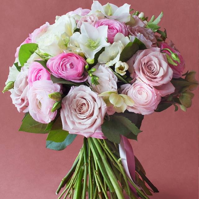 Mother’s Day Blush

Delicate tones of blush pinks and ivory flowers including Roses, Ranunculus, Freesia with mixed foliages.

OUR PRICE £55.00

#willowsreigate #ranuncula #mothersday #31stmarch #blush #freesia