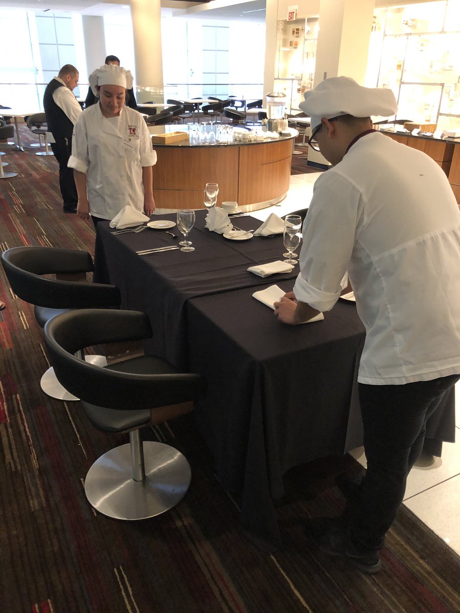 mrs_delmonaco's tweet image. Culinary students learning the importance of front of the house presentation - it’s not ALL about the food!! Experience is everything too! 🍽  #savorchicago #morton201 #MortonPride #OrgulloMorton